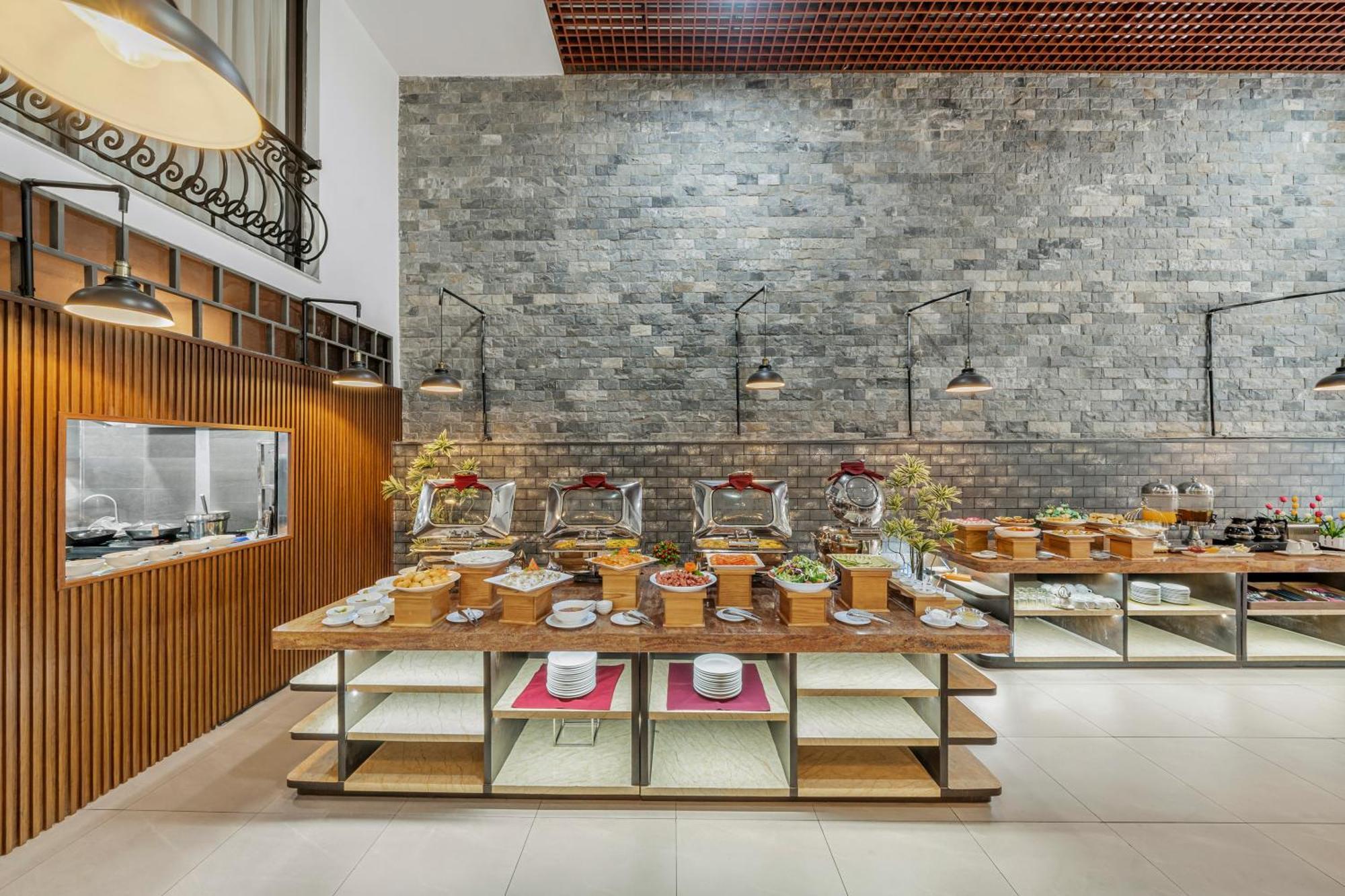 Palazzo Luxury Hotel Da Nang Bagian luar foto