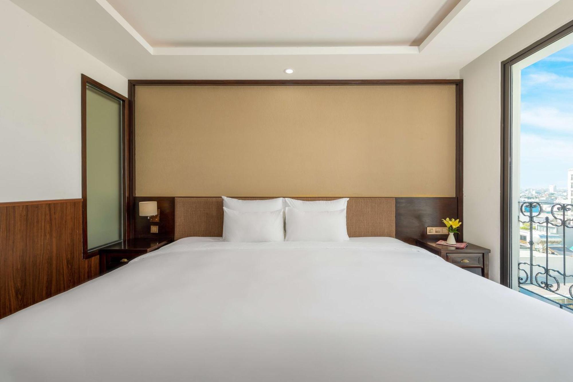 Palazzo Luxury Hotel Da Nang Bagian luar foto